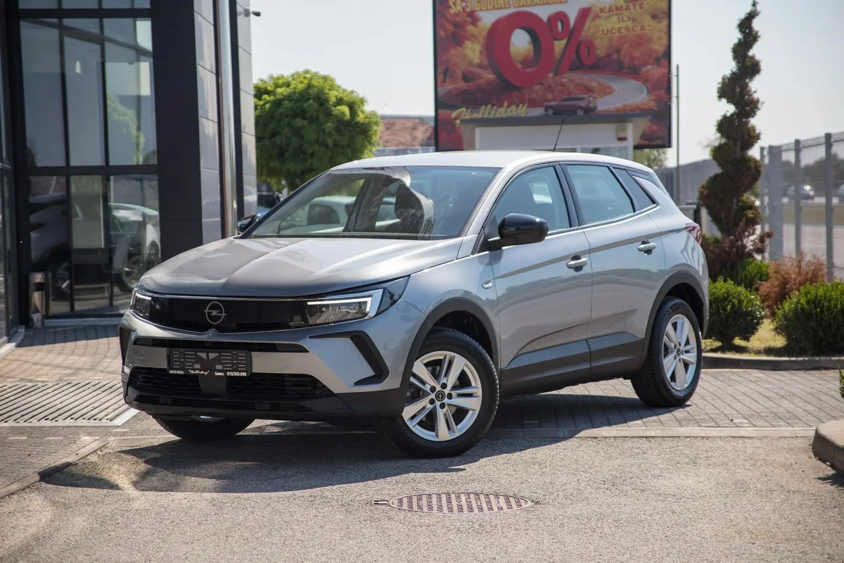 Opel Grandland X, letnik 2022 – Dizel