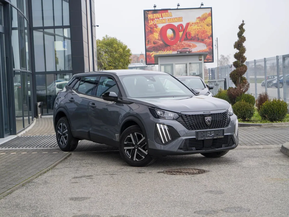 Peugeot 2008, letnik 2023 – Bencin